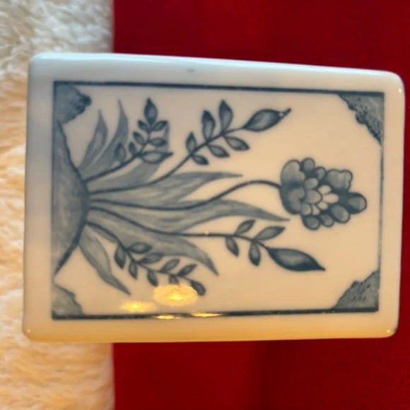 Andrea by Sadek porcelain box - Picture 4 of 9